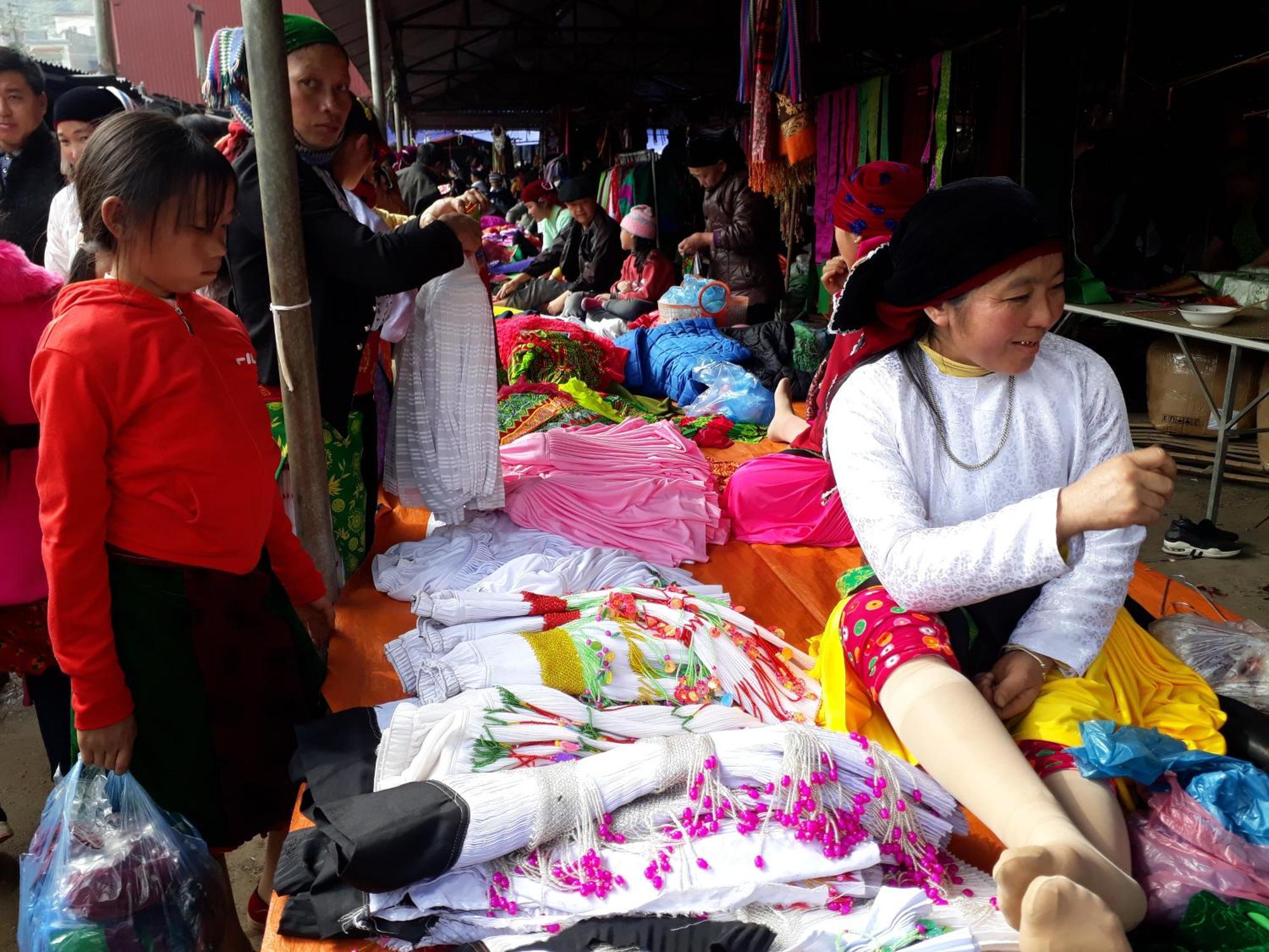 Binh Minh Hostel Dong Van  Buitenkant foto